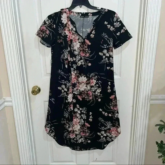 Shein floral dress - Picture 1 of 3